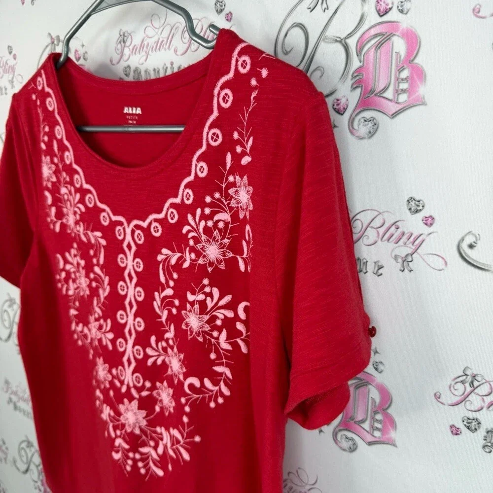 Alia t-shirt ornate flowers flowy  Red Floral Embroidered Short Sleeve Top